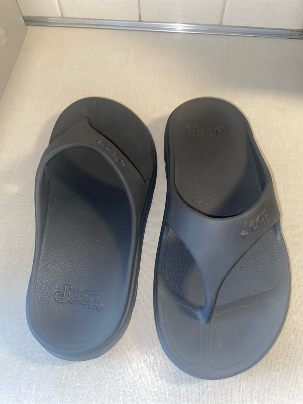JEEP Size 8 Women’s Sandals Flip Flops Gray
